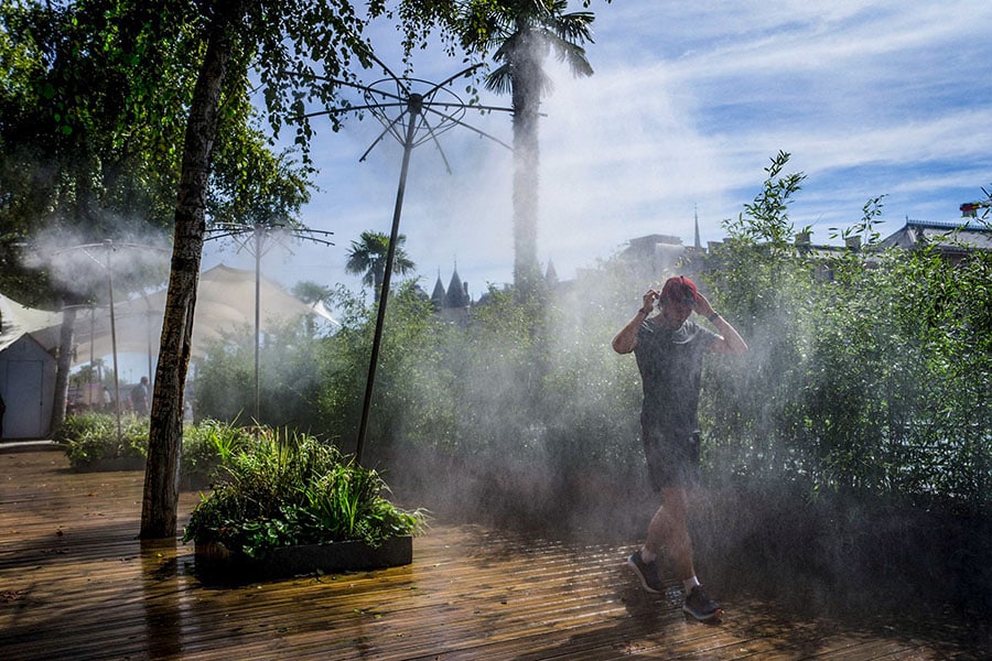 
Extreme heat and sea levels are typically monitored and studied individually but researchers from Hong Kong Polytechnic University found they were occurring simultaneously—a phenomenon that could multiply fivefold by mid-century.
Image: Dimitar Dilkoff / AFP©