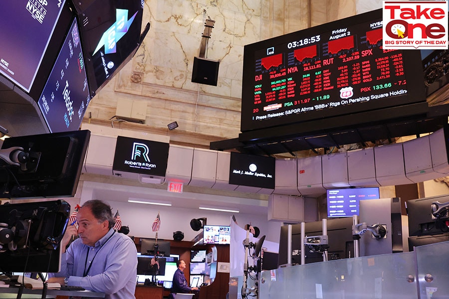 Traders work on the floor of the New York Stock Exchange during afternoon trading on August 02, 2024 in New York City. Stocks closed low after the July jobs report showed a slowdown in the labour market, with the Dow Jones closing with a loss of over 600 points after being nearly down 1000 points and Nasdaq closing at a loss of over 400 points. Image: Michael M. Santiago/Getty Images 