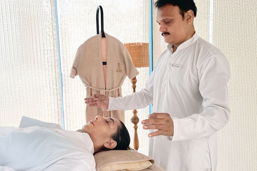 Balachandra facilitating Lama Fera, an ancient Buddhist healing therapy that he spent over a decade mastering under the guidance of Lama Krishna in Nepal.