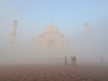 Photo of the day: Taj Mahal and fog blanket