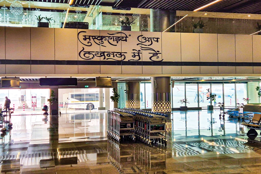 A signboard at Lucknow airport reads ‘Muskuraiye, aap Lucknow mein hain’ (Smile, you are in Lucknow)
Image: Shutterstock