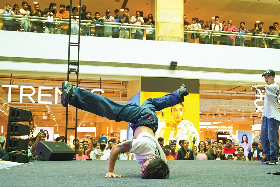 A group of Korean dancers perform during the Korean Culture and Tourism Festival organised by Ministry of Culture, Sports and Tourism of Korea at Ambience Mall, Gurugram
Image: Praveen Kumar/Hindustan Times Via Getty Images