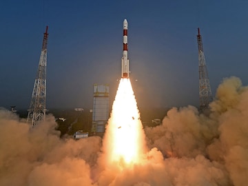 India's cosmic start to the New Year, an embrace from the Statue of Liberty: The week, in photos