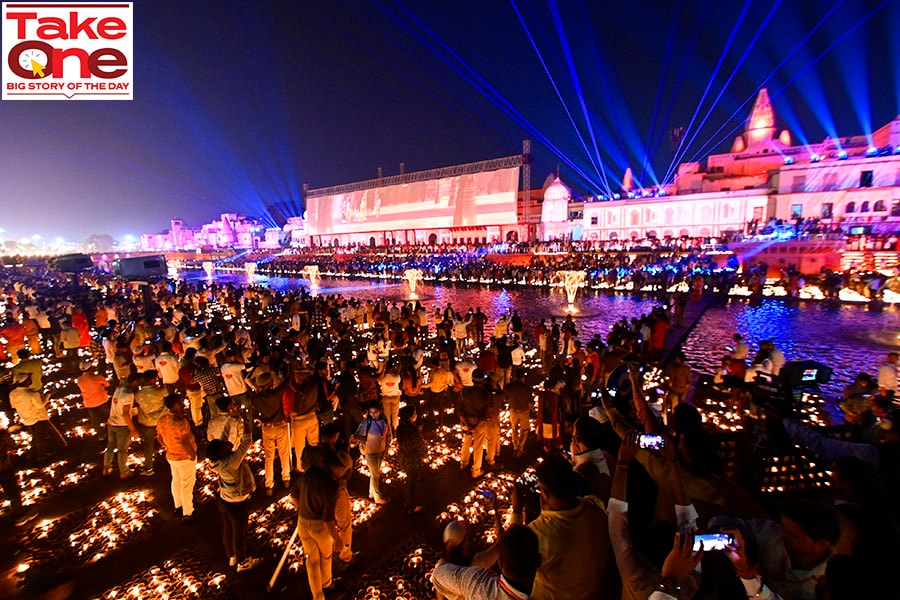 People lighting earthen lamps at Ram ki Paidi during Diya Deepotsav (Diwali celebrations) on November 11, 2023 in Ayodhya, India
Image: Deepak Gupta/Hindustan Times via Getty Images
