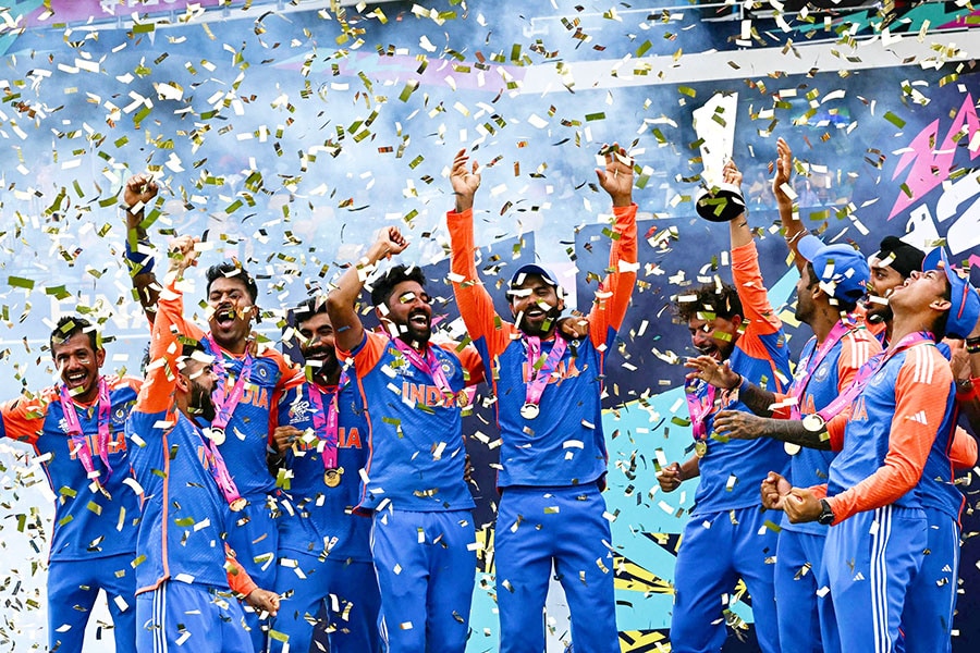 Team India celebrates with the trophy after winning the ICC men's Twenty20 World Cup 2024 final cricket match between India and South Africa at Kensington Oval in Bridgetown, Barbados, on June 29, 2024.
Image: Chandan Khanna / AFP©