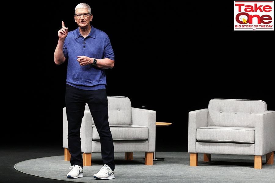 Apple CEO Tim Cook delivers remarks at the start of the Apple Worldwide Developers Conference (WWDC) on June 10, 2024 in Cupertino, California. Apple will announce plans to incorporate artificial intelligence (AI) into Apple software and hardware.
Image: Justin Sullivan/Getty Images 