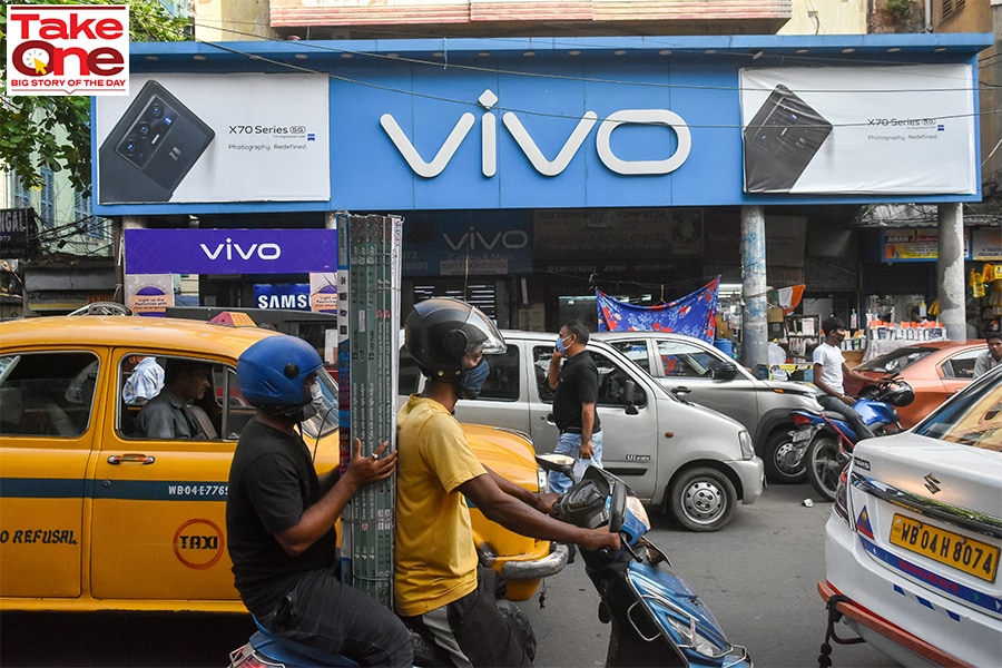 A Vivo smartphone store in Kolkata.
Image: Debarchan Chatterjee/NurPhoto via Getty Images