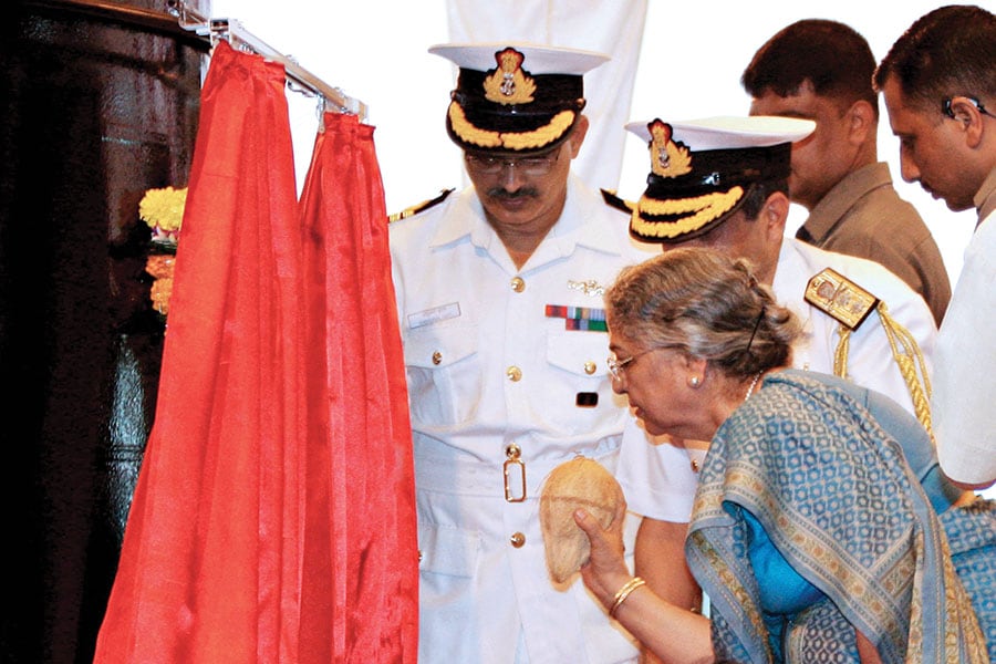 Gursharan Kaur (in front, right), wife of former Indian Prime Minister Manmohan Singh, launches INS Arihant at a ceremony in Visakhapatnam on July 26, 2009
Image: Ho / Mod / Afp; Infographic: Mukesh Singh