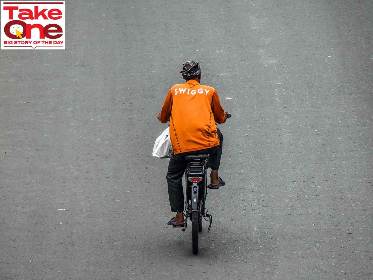 
A Swiggy food delivery boy is delivering food on a bicycle in Kolkata, India. 
Image: Debarchan Chatterjee/NurPhoto via Getty Images 