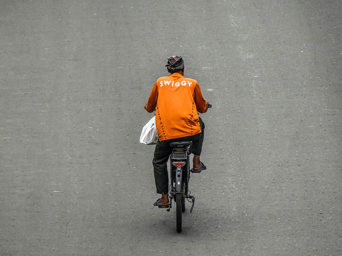 A Swiggy food delivery boy is delivering food on a bicycle in Kolkata, India. Image: Debarchan Chatterjee/NurPhoto via Getty Images 