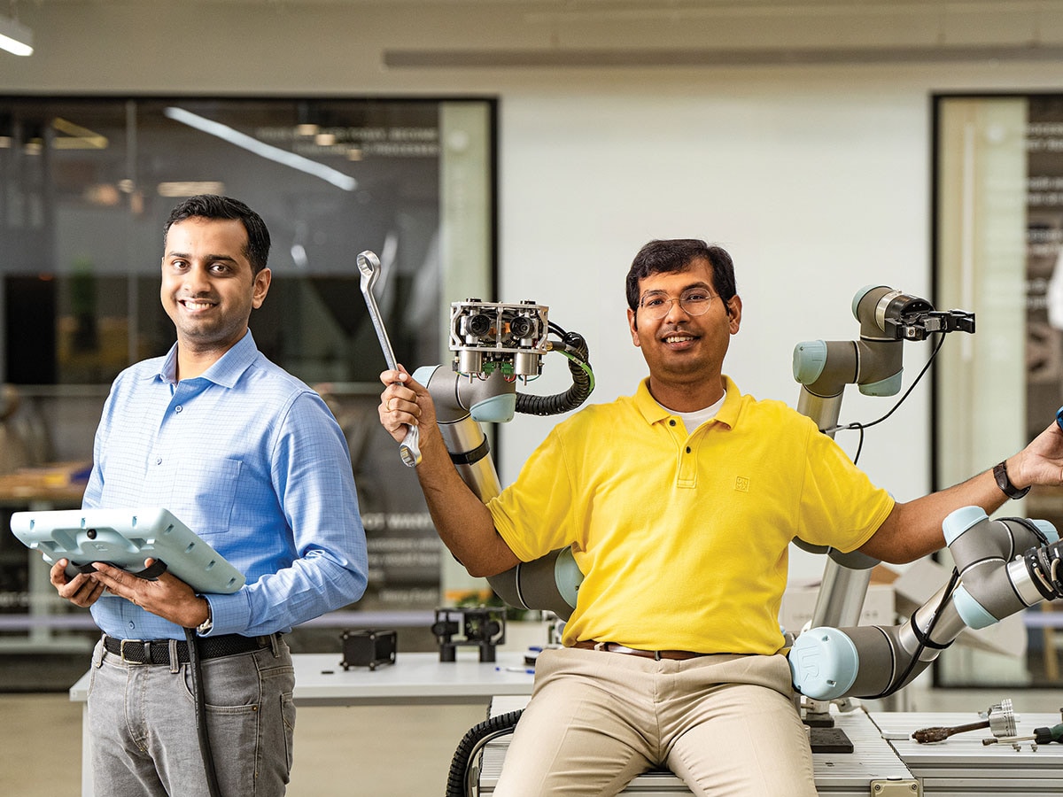 (From left) Nikhil Ramaswamy and Gokul NA founded CynLr in 2019
Image: Selvaprakash Lakshmanan for Forbes India