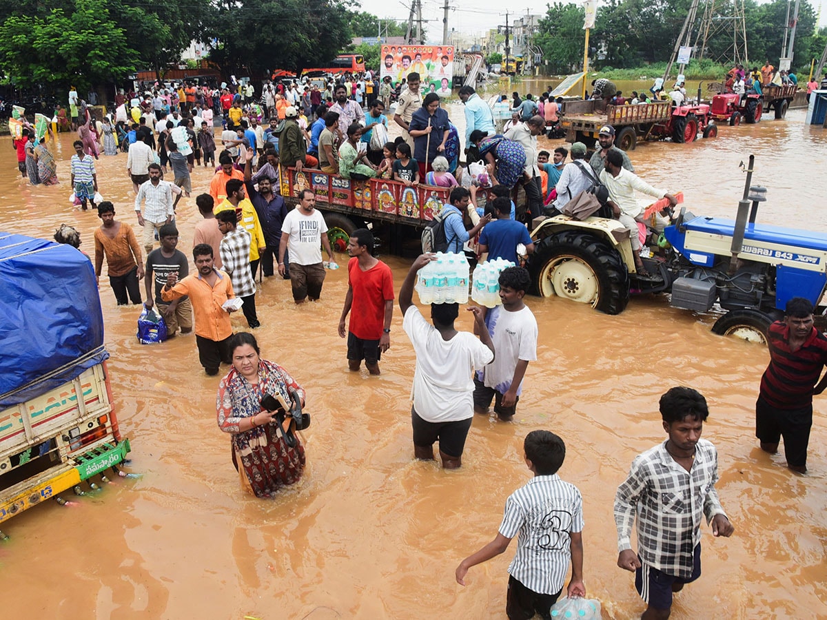 People wade through waterlogged roads following heavy rains in Vijayawada, in the southern state of Andhra Pradesh, India, September 4, 2024. Image: REUTERS/Stringer