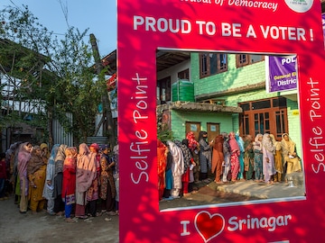 Photo of the day: Voters turn out for second phase of J&K assembly elections