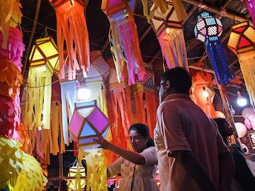 Urban Indian households likely to spend close to Rs 2 lakh crore in shopping for this festive season: Survey