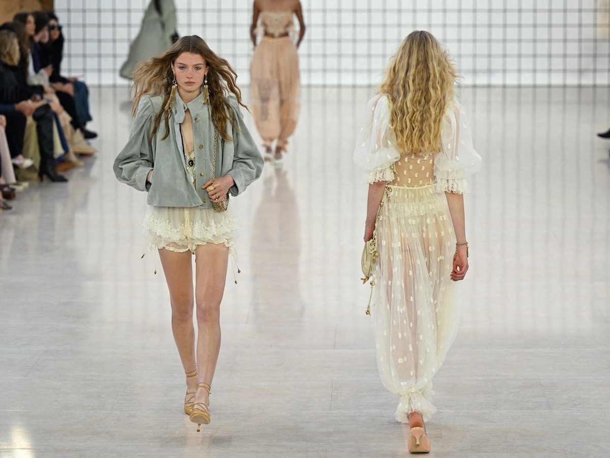 Models present creations by Chloe for the Women Ready-to-wear Spring-Summer 2025 collection as part of the Paris Fashion Week, in Paris on September 26, 2024. Photography Bertrand GUAY / AFP©