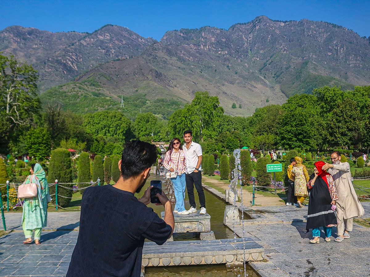 Photo of the day: Tourists return to Kashmir