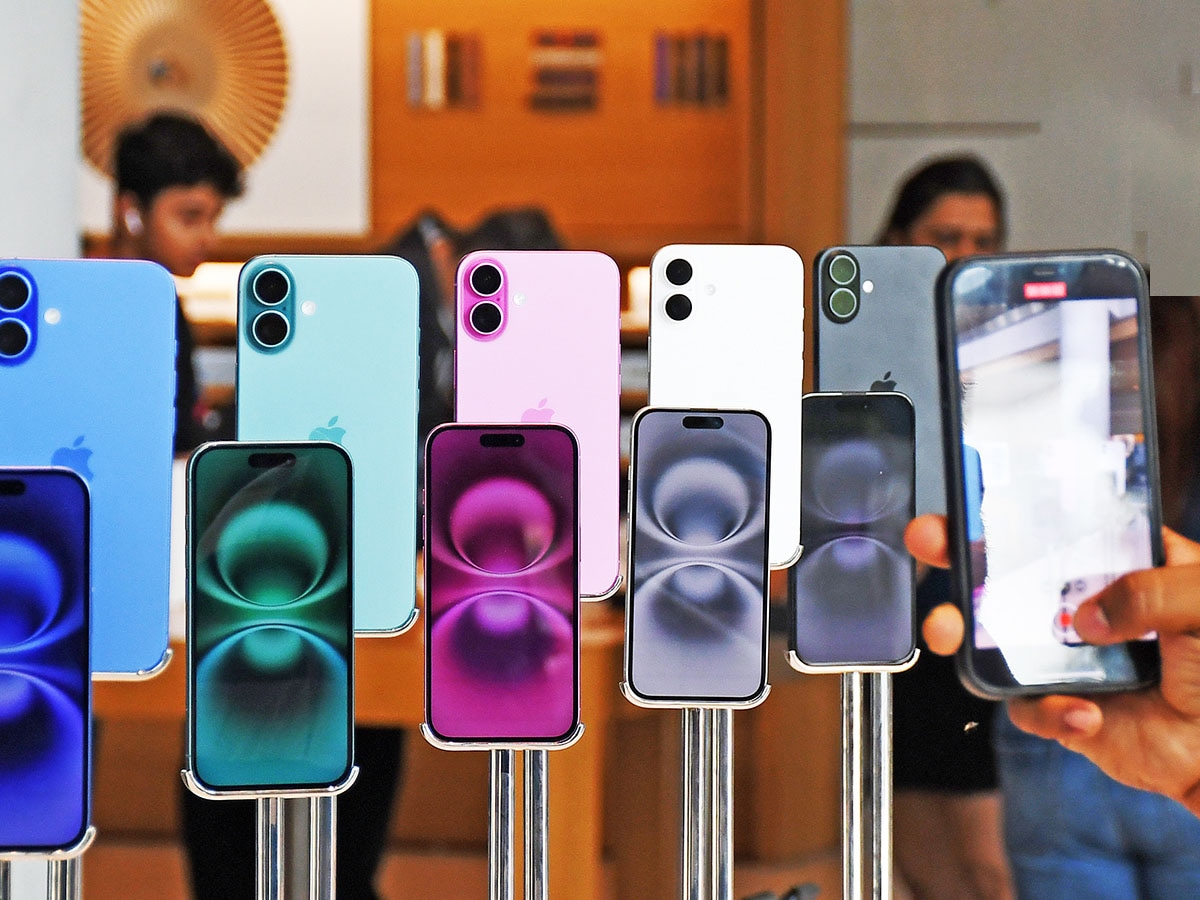 US accounts for around 25 percent of iPhone shipments, at around 60 million units per year. Image: Ashish Vaishnav/SOPA /LightRocket via Getty Images