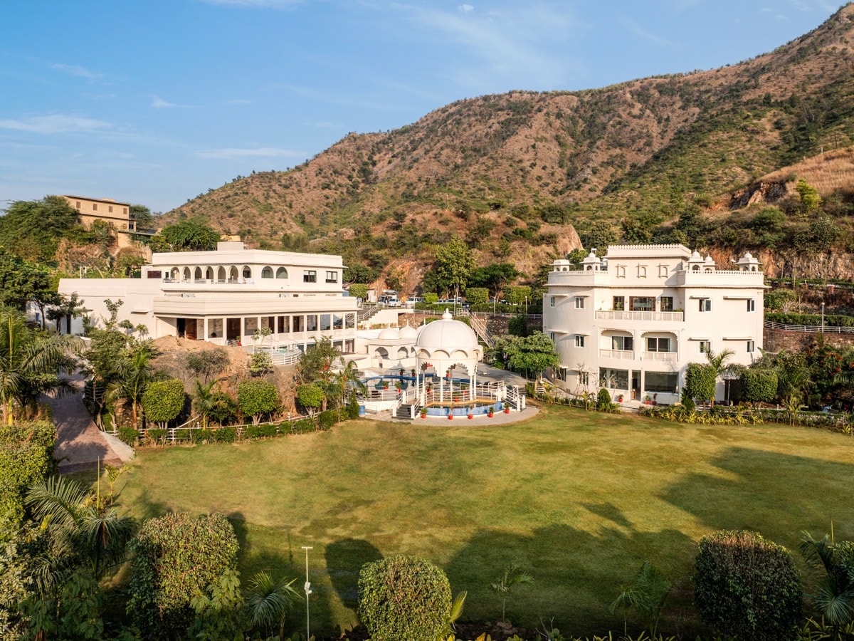 Sayaji Resort & Spa spans 16 acres, seamlessly integrating with its natural surroundings, offering sweeping views of the Aravalli mountains
Image: Courtesy Sayaji Hotels