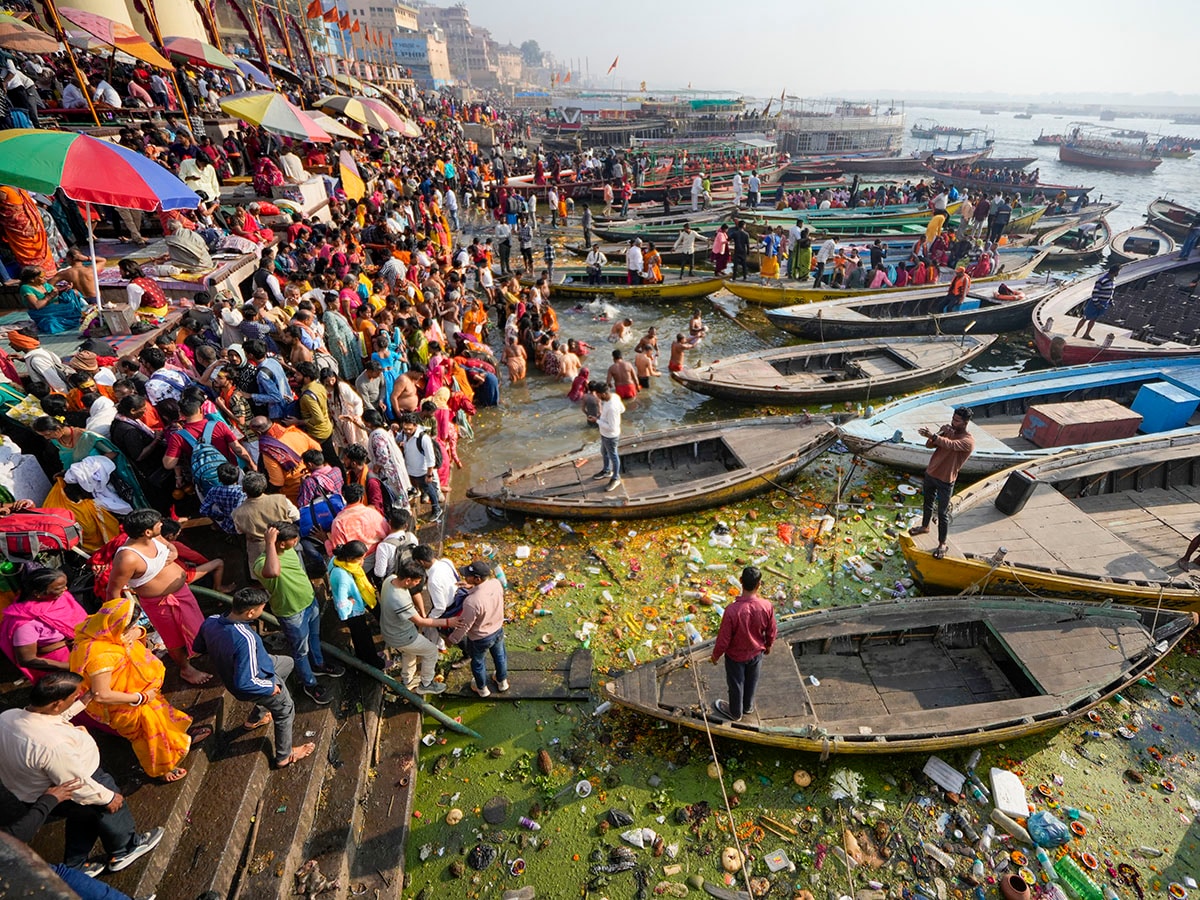 Photo of the Day: Devotees flock to Varanasi