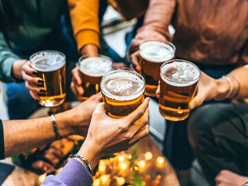 How 'zebra striping' could help drinkers keep alcohol consumption in check