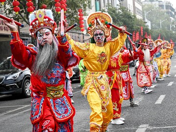 Half kung-fu, half opera: China's captivating 'heroes' dance