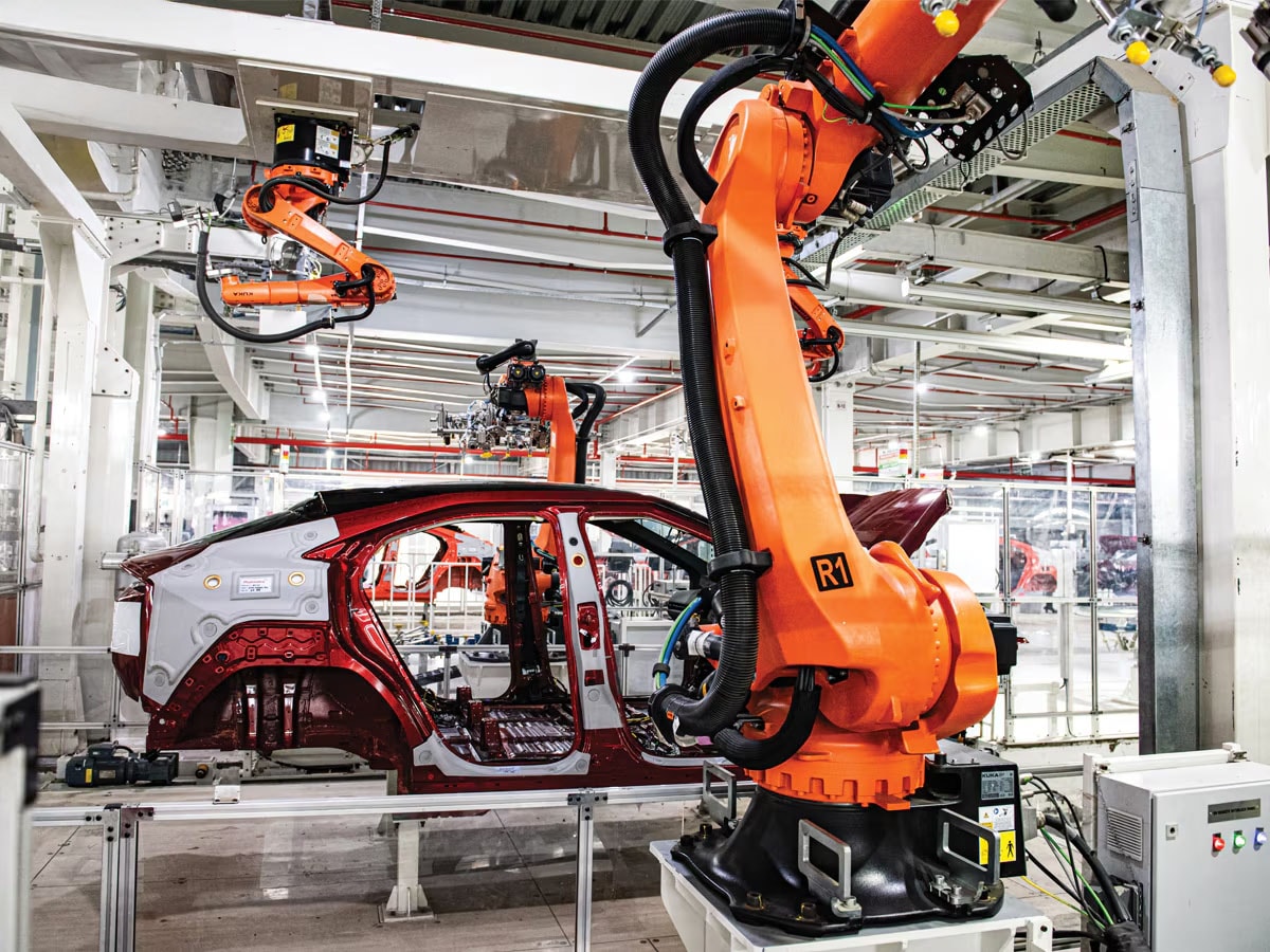 SUV électriques Xev9e et Be6 sur la ligne de production de l'usine de Mahindra & Mahindra Chakan, plantes près de Pune Image: Amit Verma