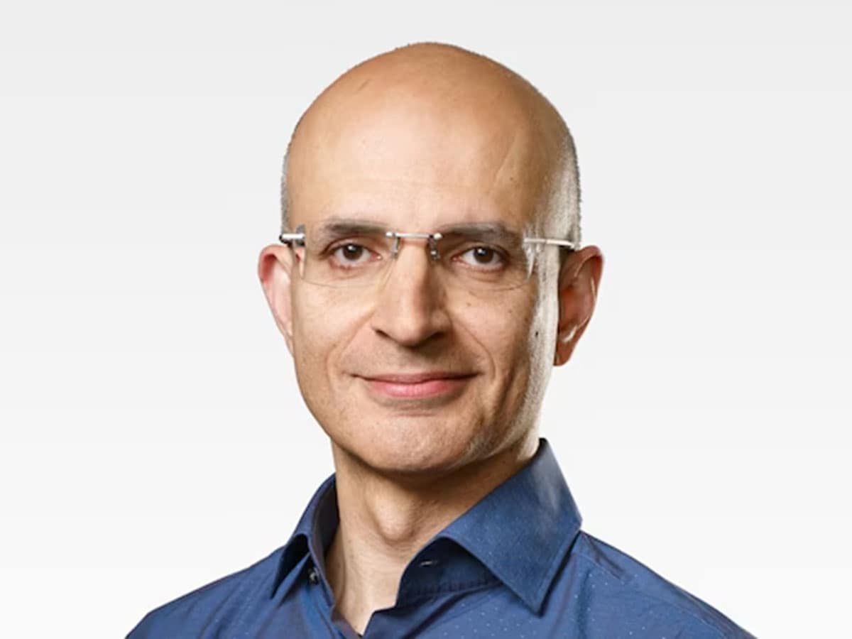 Sabi Khan, COO, Apple. Image fournie par: Apple