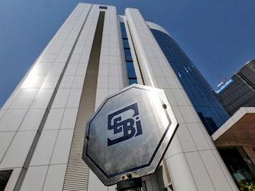 india-sebi-chairman_bg