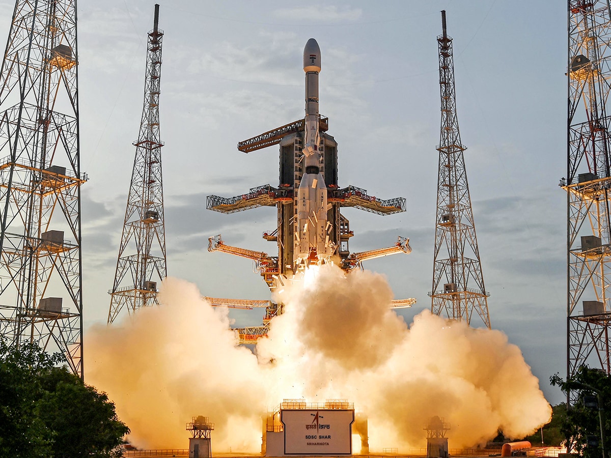 Photo of the day: NISAR lifts off