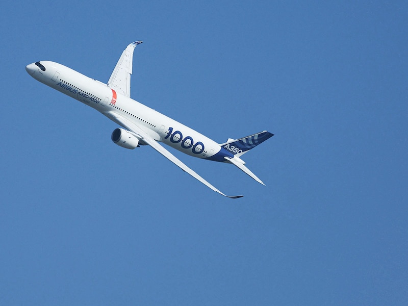 Airbus scores orders, Boeing deals with crash fallout at Paris Air Show