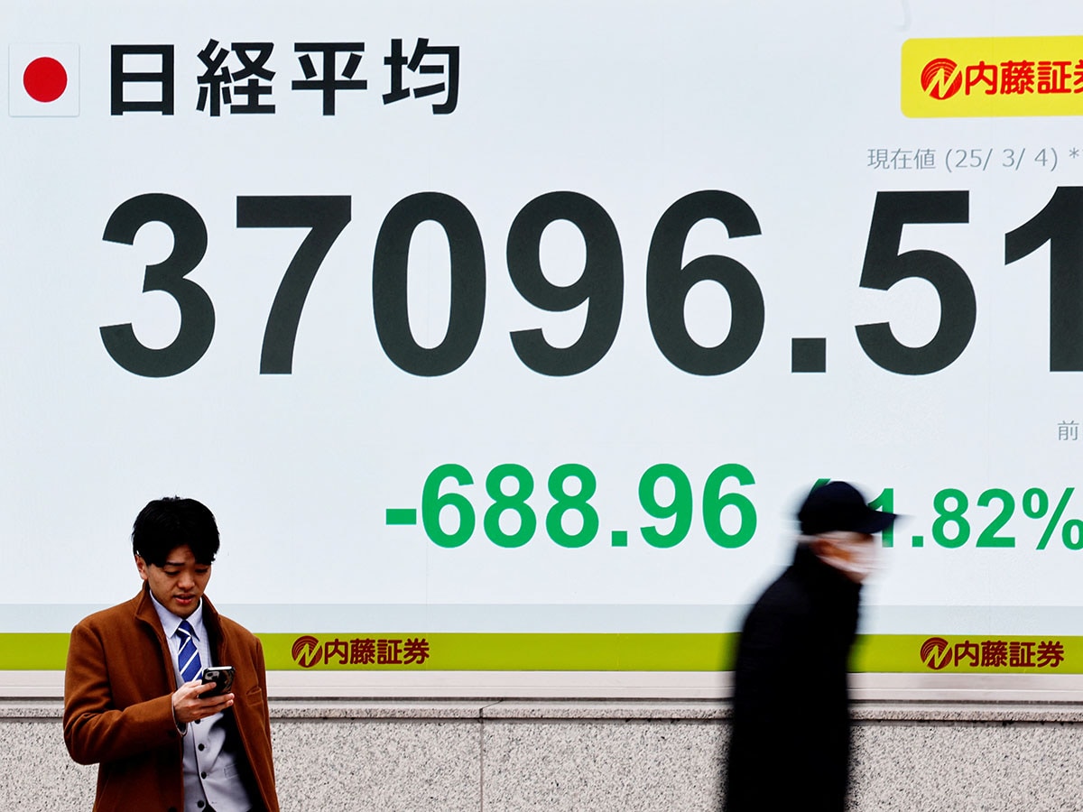 Asia stocks tumble after Trump tariffs