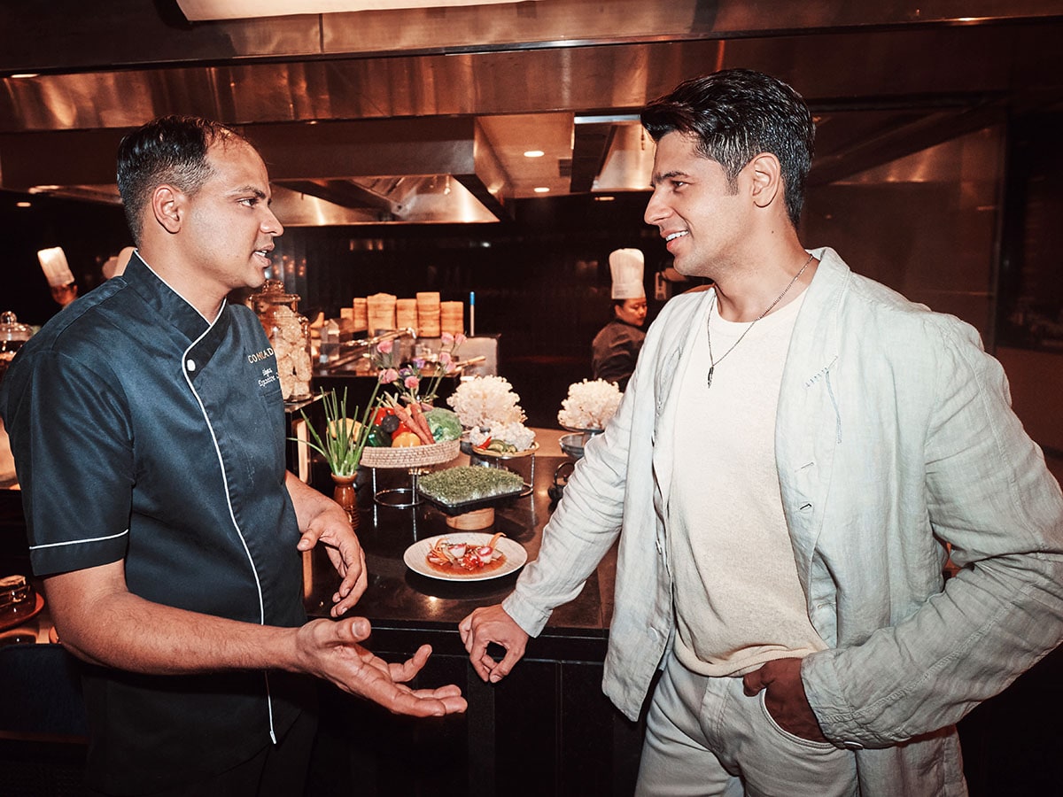  Sidharth Malhotra with Conrad Bengaluru’s executive chef Mohammed Eliyaz (left)