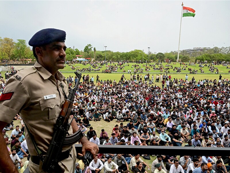 Photo of the day: Volunteering for the country