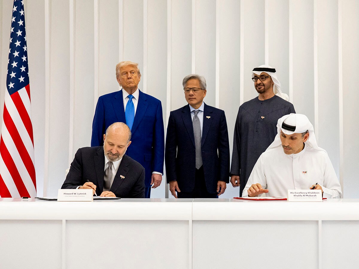 Photo of the Day: Forging AI bonds