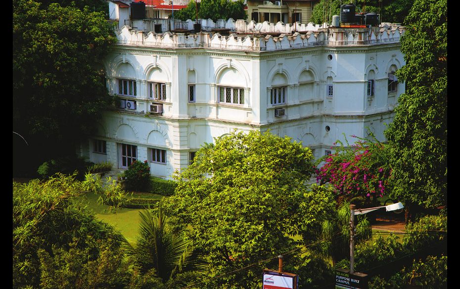 Mittal HouseLakshmi MIttal grew up in this palatial bungalow in Kolkata’s tony Alipore. He mov