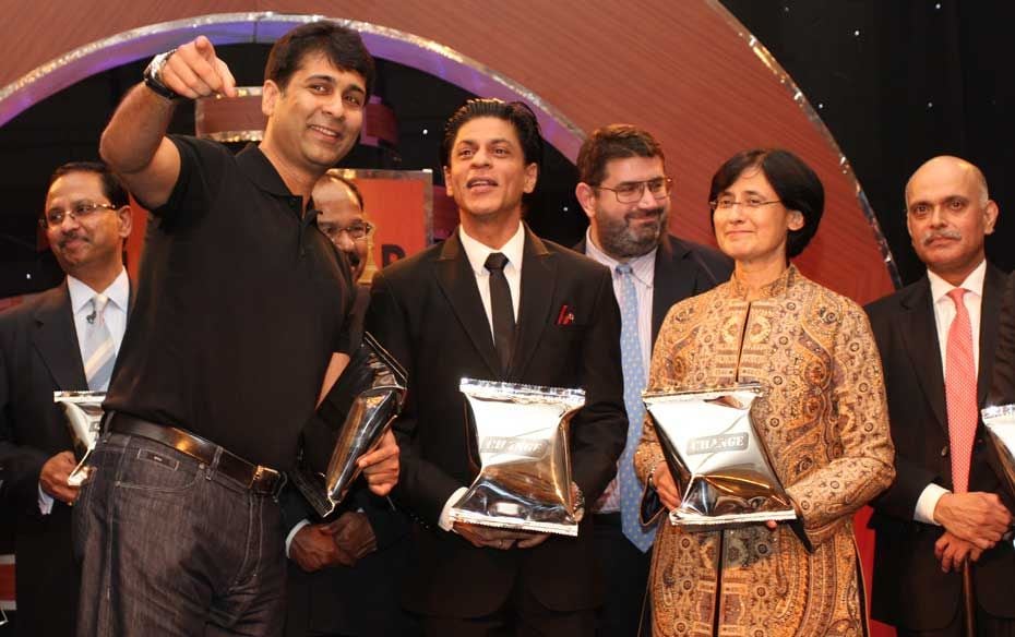 Award winners Rajiv Bajaj, MD of Bajaj Auto, actor Shahrukh Khan and Vinita Bali, CEO, Britannia, at