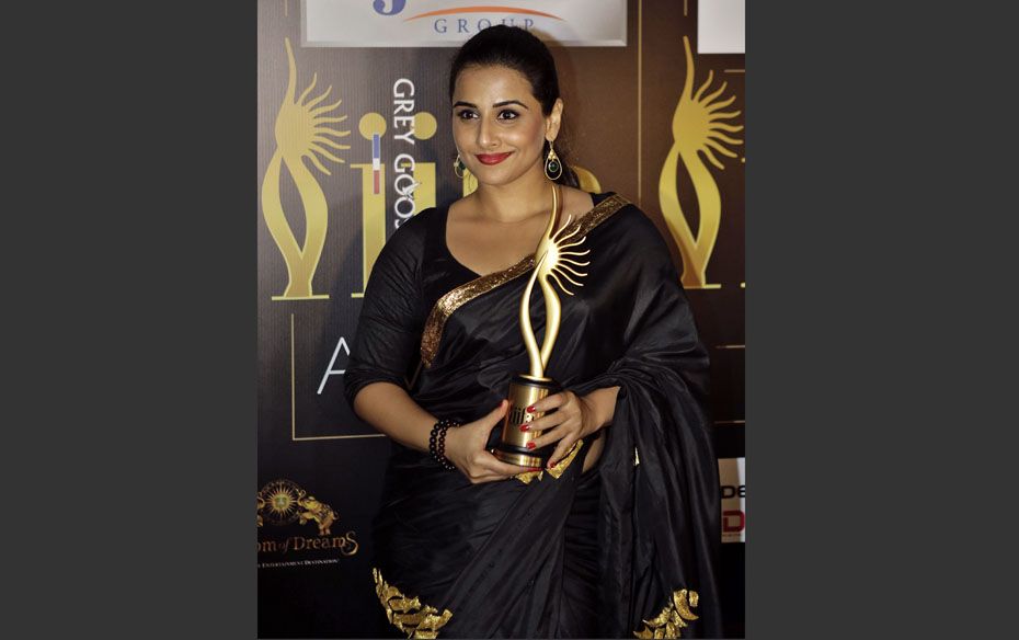 Bollywood actress Vidya Balan poses with the Best Actress in a Leading Role Award trophy, backstage 