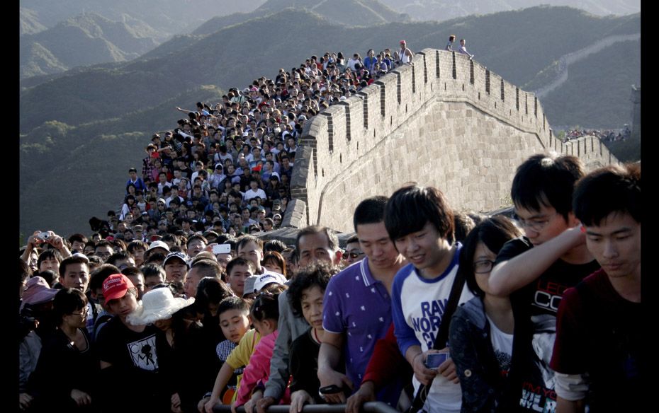 Tourists gather on the Great Wall of China outside Beijing on October 3, 2012. Major tourist destina