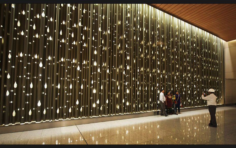 One of T2's signature locations at the arrivals hall, the Diya wall. Inspired by the fall of fab