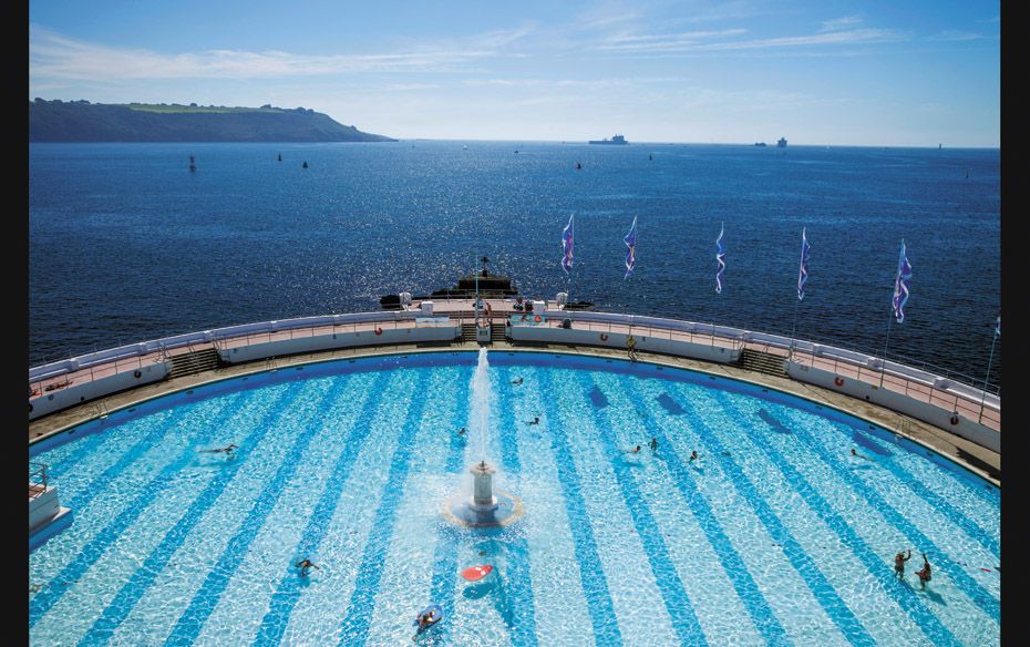 ENGLAND The Tinside Lido, a unique 1935 Art Deco and the largest saltwater pool, in Plymouth        