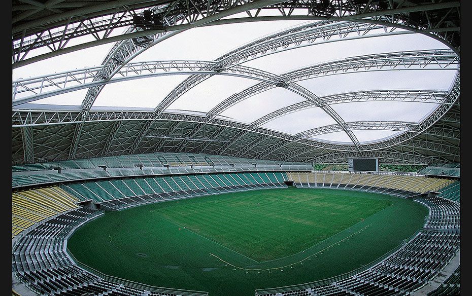 Japan, ¯Oita ¯Oita Bank Dome This multipurpose stadium has a retractable dome roof, a trul