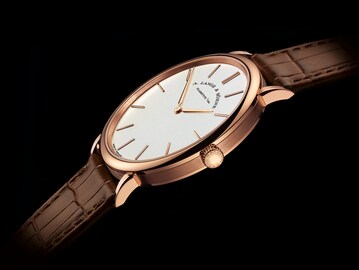 Saxonia Thin: Two-hand watch with a new design