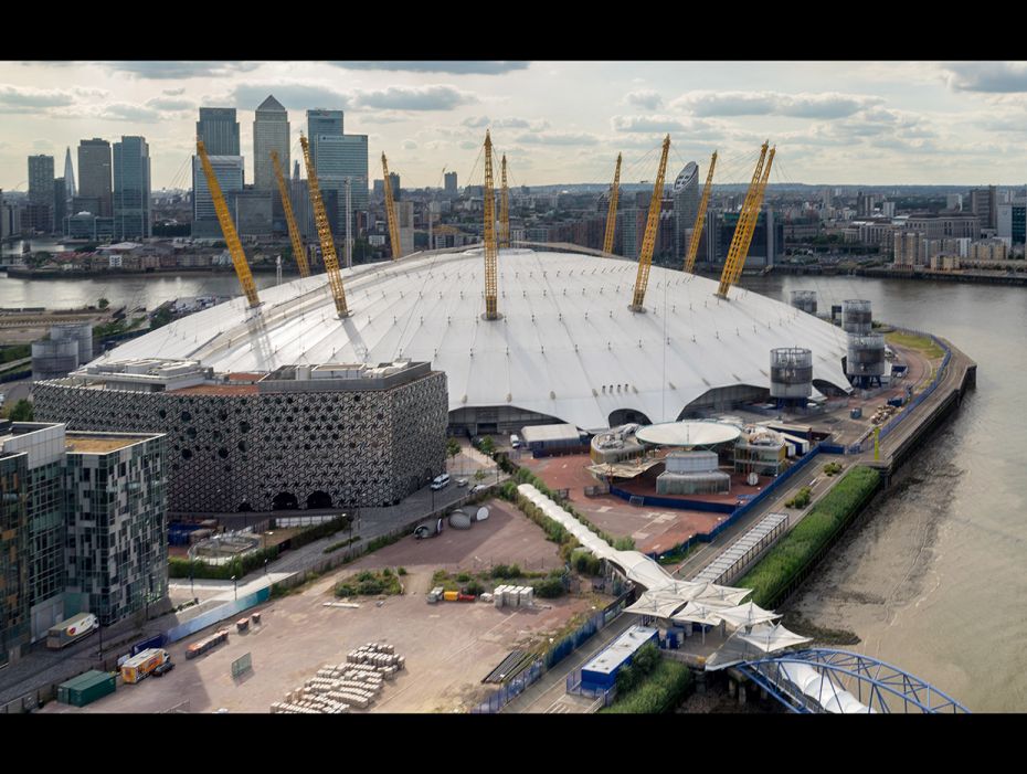 Millennium Dome1999-2000An amazing £789 million was invested in the Millennium Dome project, p