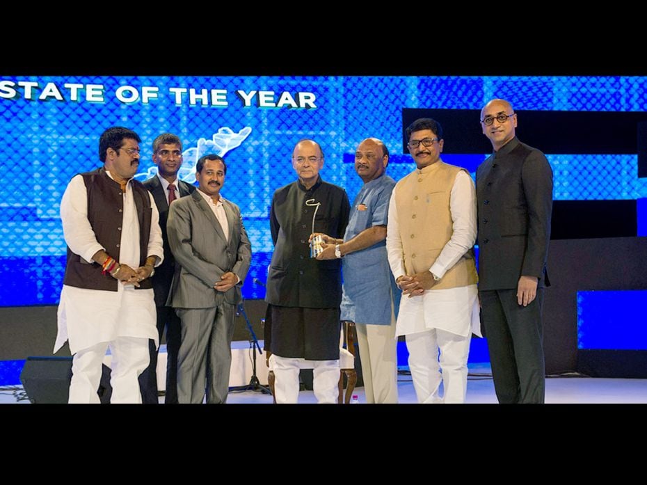 Arun Jaitley presents the award for the State of the Year to Ayyanna Patrudu, Minister - Panchayat R