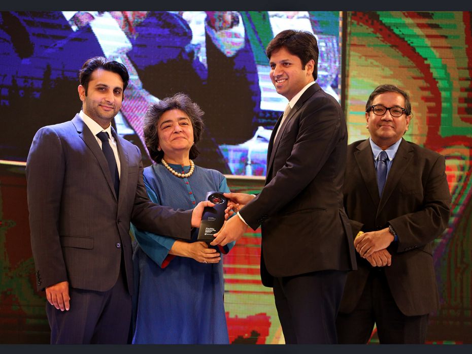 Anant Goenka, managing director, CEAT accepts the award for best 'GenNext Entrepreneur' from