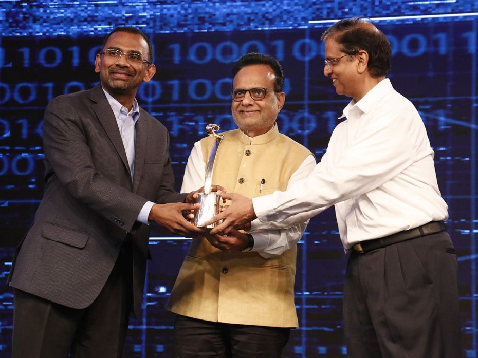 Category: The DisruptorsWinner: JIOReceived by: Mr. Mathew Oommen, Managing Director, JIO  