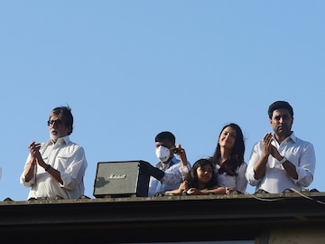 Snapshots from Modi's 5 pm call for gratitude