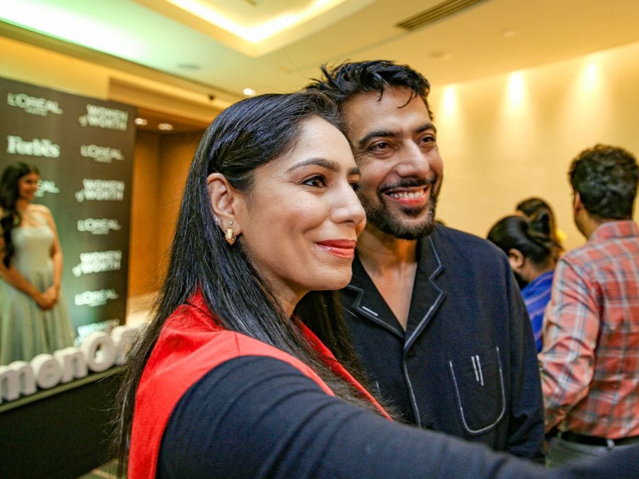 Manasi Joshi and Ranveer Brar find a moment to click a selfie together at Forbes India Under30 soire