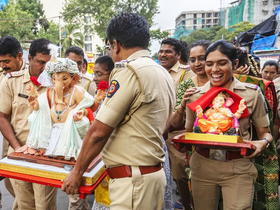 Ghatkopar Police Station’s personnel carry the idol of Lord Ganesha from the workshop to the p