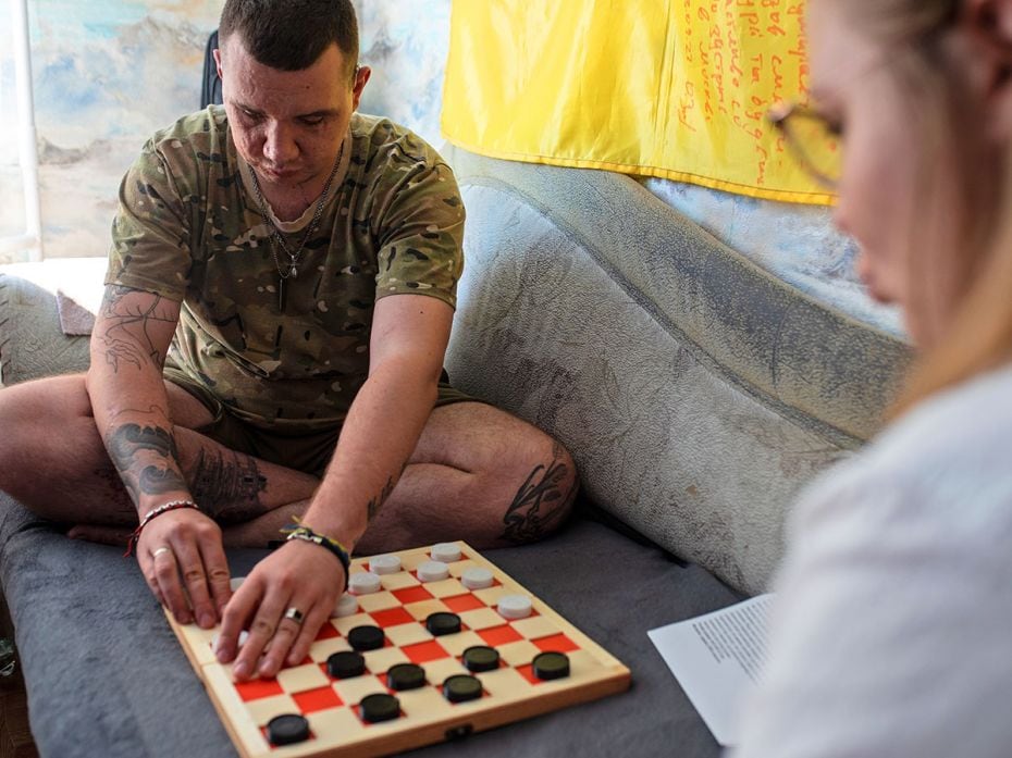 Ukrainian army veteran Vladyslav Yeshchenko, who lost his sight in an explosion near Bakhmut, volunt